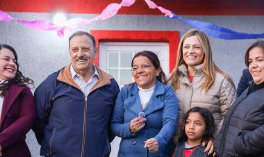 Quintela entregó una nueva vivienda del Plan Angelelli en Desiderio Tello y destacó el rol del Estado para garantizar el acceso a la casa propia