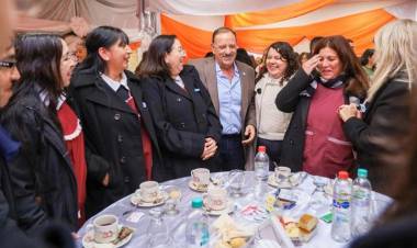 Quintela encabezó actividades en Chepes por el aniversario del departamento y agasajó a las maestras jardineras