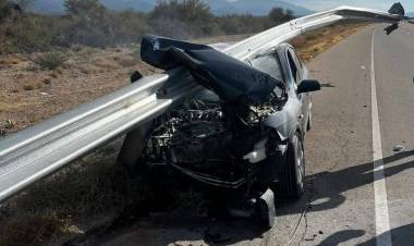Un joven perdió el control de su automóvil y chocó contra el guardarraíl en Nonogasta