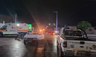 Tres personas resultaron heridas tras un choque entre una motocicleta y un automóvil en Chepes