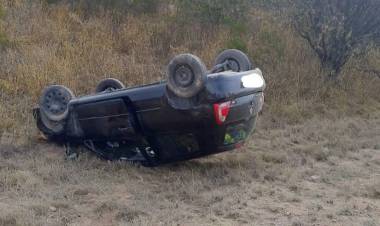 Milagro en Ruta 75: una familia salió ilesa tras el vuelco de un automóvil