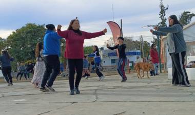 El folclore mantiene vivo el espíritu de las vacaciones de invierno en la Plaza de la Cultura