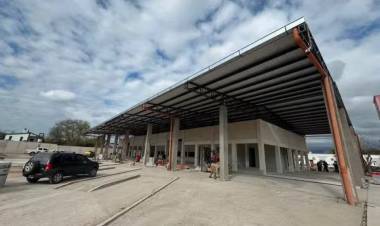 Supervisan los avances de la obra de la Terminal de Chamical