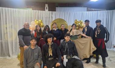 “Raíces y Alas” dejó su huella en el 68° aniversario de la Escuela Normal de Chepes
