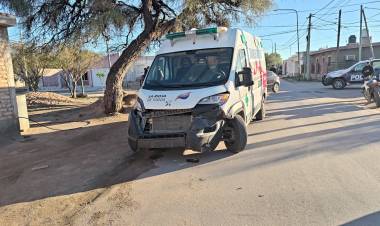 Una ambulancia y un automóvil chocaron en Catuna