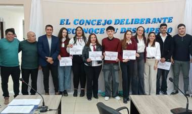 El Concejo Deliberante distinguió a estudiantes por su compromiso y formación profesional
