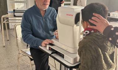 Nuevo operativo oftalmológico acercó atención y anteojos a vecinos de Desiderio Tello