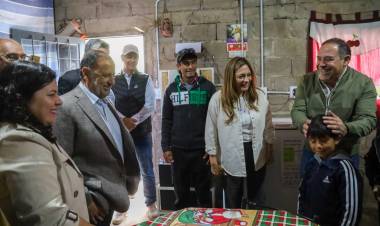 Quintela inauguró sistemas solares en La Laguna para que las familias del interior profundo también puedan tener electricidad y acceso a internet