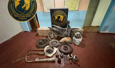 Recuperan partes de una motocicleta robada en Chepes: un menor quedó sujeto a la causa