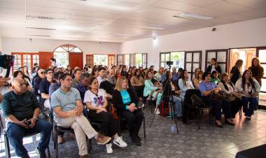 Rosario Vera Peñaloza presentó el programa “Un Municipio que Cuida” para fortalecer las políticas de acompañamiento comunitario