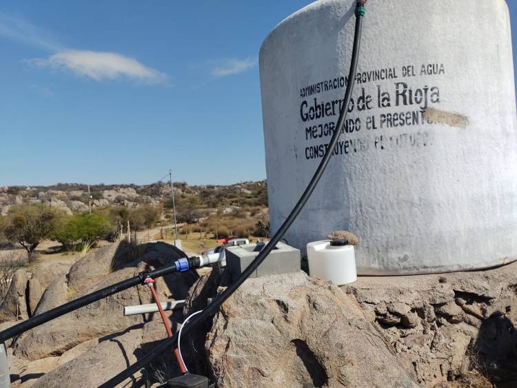 Chelcos: Recambio de bomba de agua en la localidad de Chelcos.