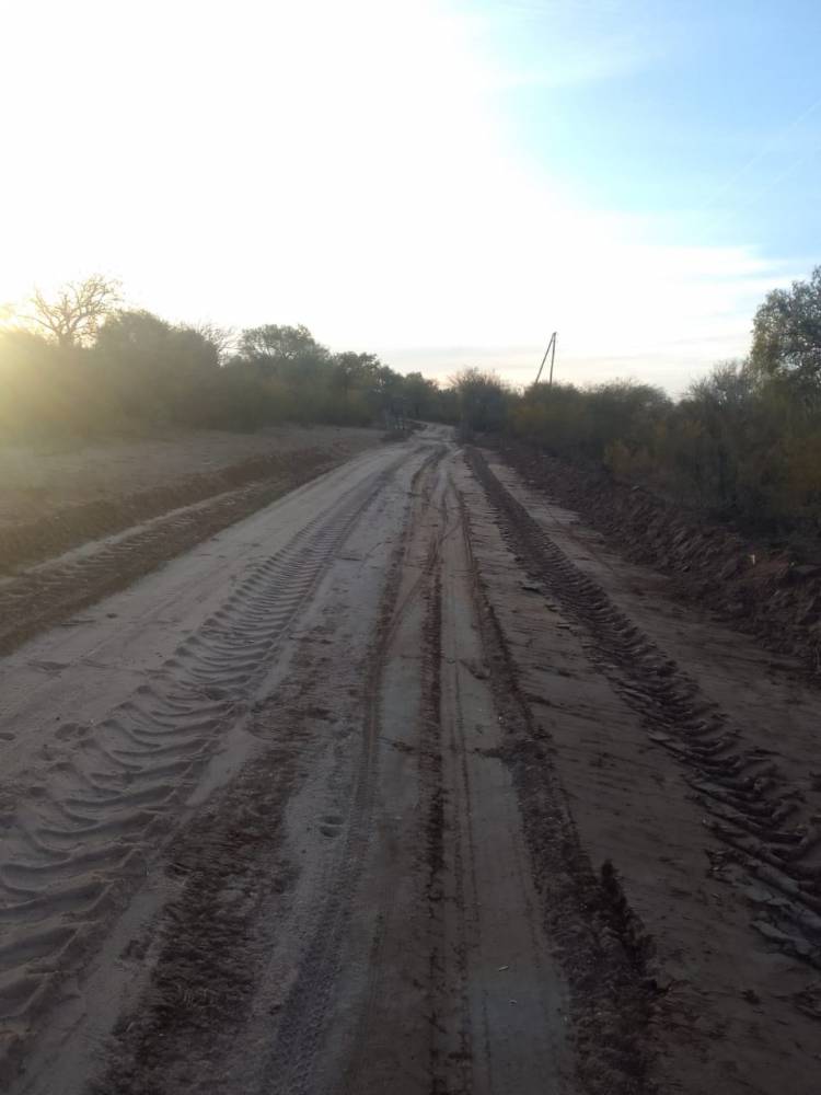 Distrito Las Toscas: Reparacion de caminos vecinales en diferentes parajes sureños.