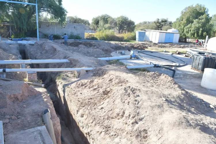 El Gobierno provincial evalúa nuevas obras de captación y distribución de agua en Rosario Vera Peñaloza.