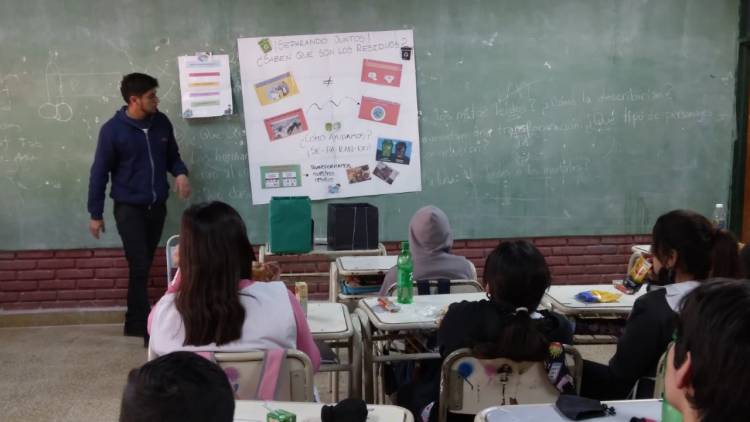 Continúa el taller "Separando Juntos" destinada a alumnos del nivel primario.