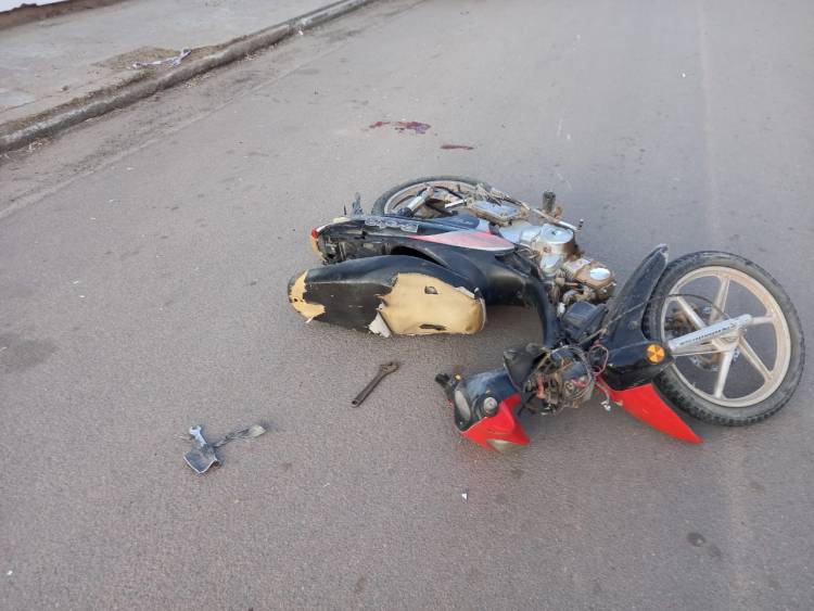 Chepes: Accidente de tránsito ocurrido entre moto y camionetas por calle Joaquín Víctor González.