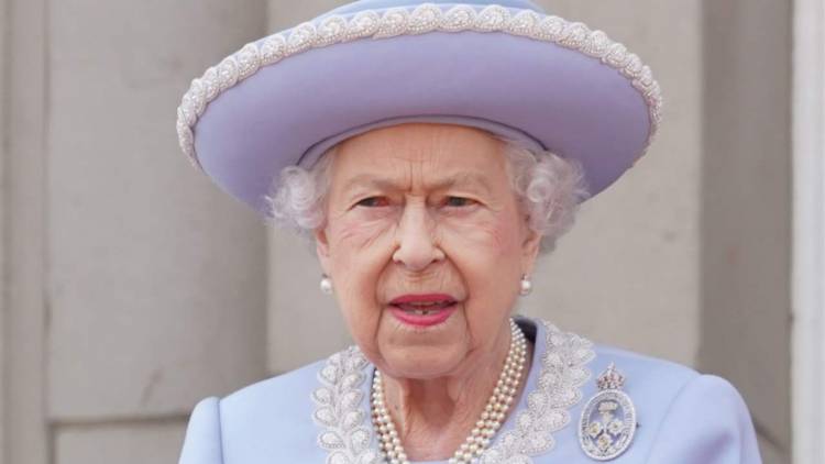 A los 96 años y tras siete décadas en el trono, falleció la reina británica Isabel II.