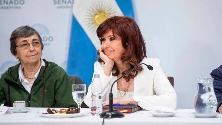 "Estoy viva por Dios y la Virgen", dijo Cristina Fernández.