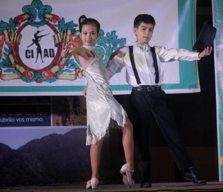 Chepes: En el 13º Concurso Internacional de Danzas. Pequeños bailarines de tango obtuvieron primeros puestos.