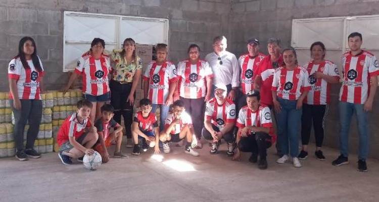Por la gestión del Club Estudiantes de la Plata, el MDS entregó alimentos a Estudiantes El Tala de Chepes.