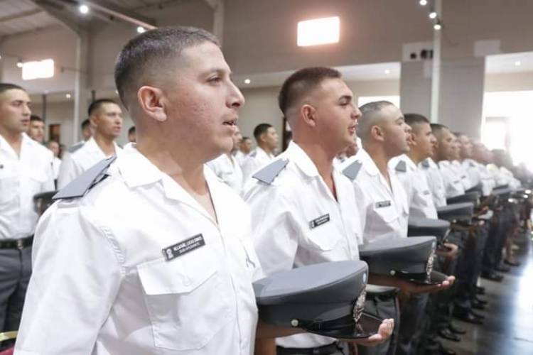 Quintela felicitó a los 291 policías y agentes penitenciarios por su egreso.