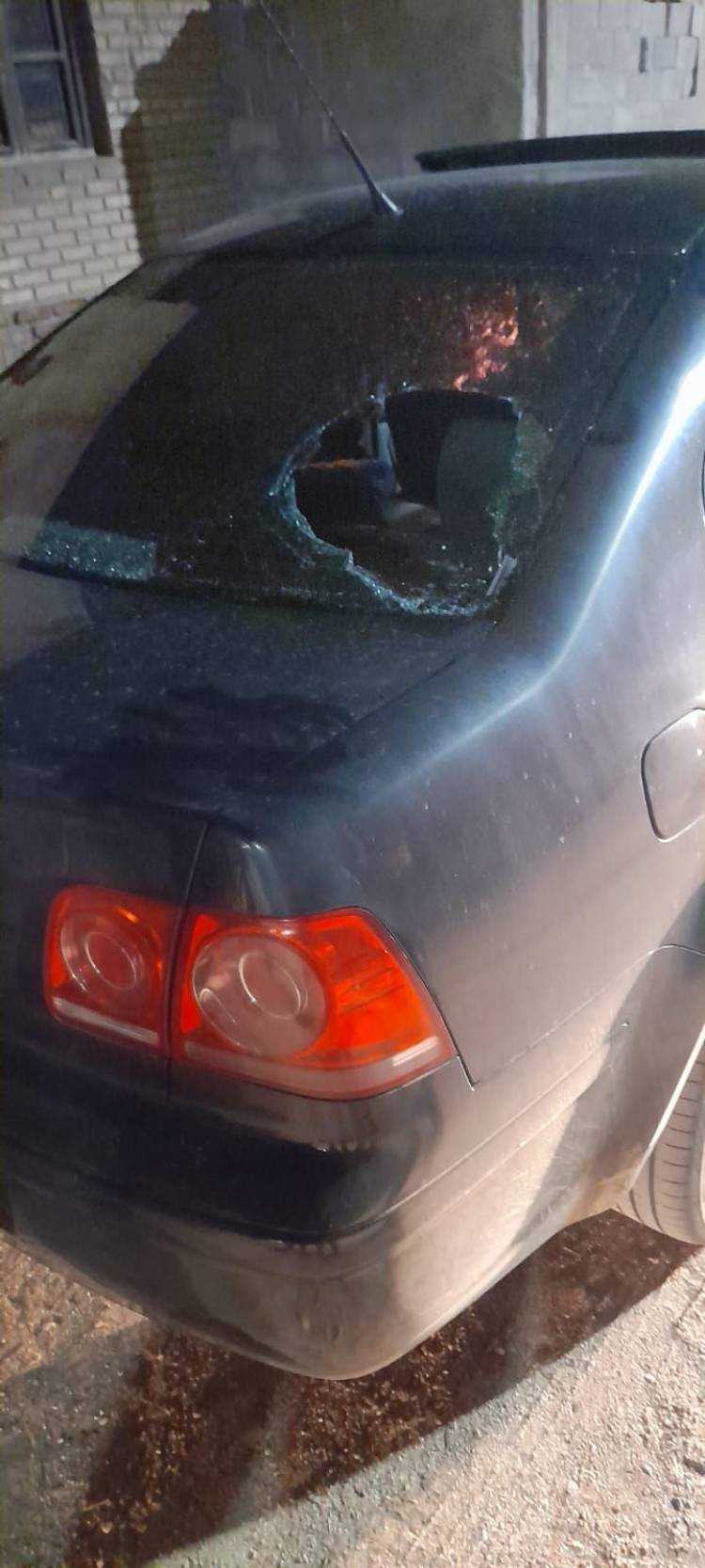 Chepes: Camionero chocó con automóvil, se bajó y le rompió la luneta de una pedrada.