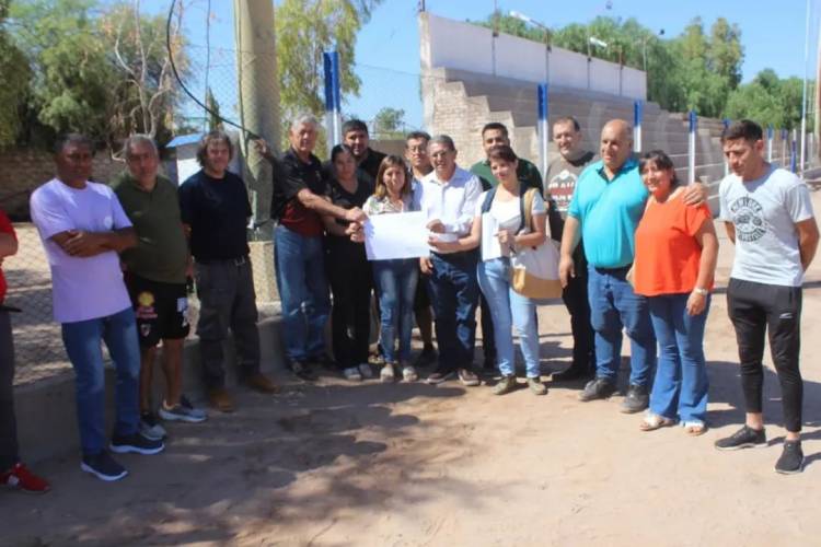 Chepes: Puesta en marcha de la obra de sistema presurizado de riego en canchas del Club Belgrano y Estudiantes El Tala.