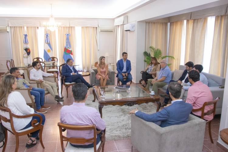El gobernador Ricardo Quintela se reunió con autoridades de la Fundación Pampa Energía.