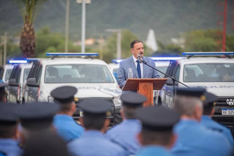 El gobernador Quintela entregó 50 móviles policiales a las fuerzas de seguridad.