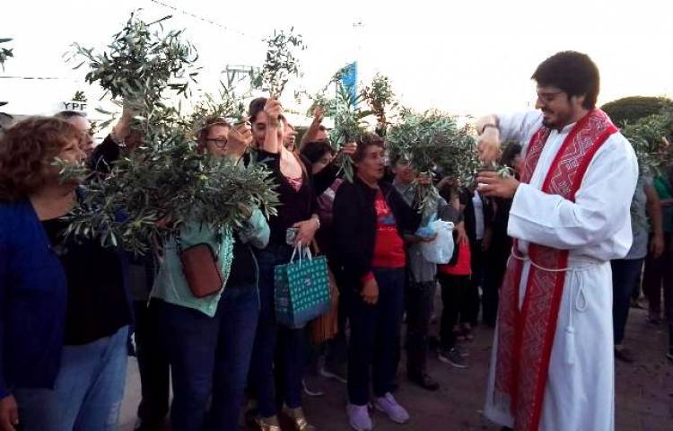 Chepes: Con el Domingo de Ramos la parroquia local comenzó la Semana Santa.
