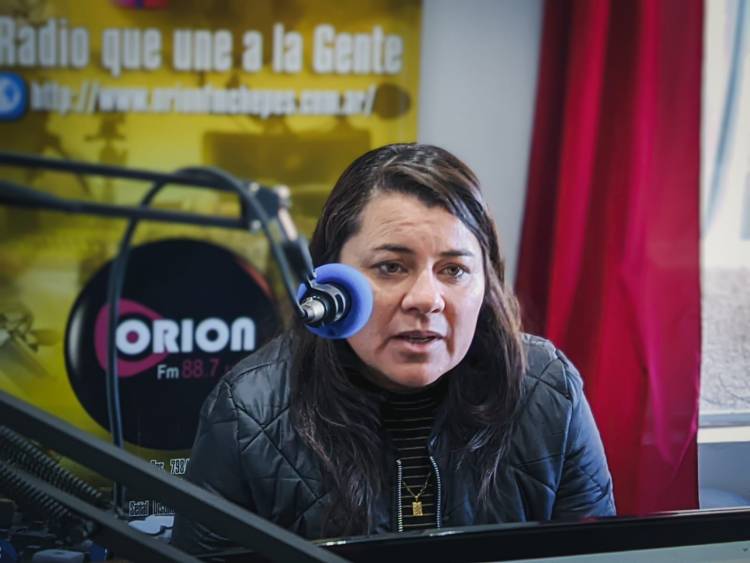 Diputada Laura Carrizo en estudios de Orión FM 88.7 MHz.