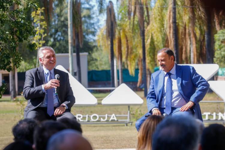 El gobernador Ricardo Quintela y el presidente Alberto Fernández constataron los avances de la obra “Distribuidor vial monumento al Chacho Peñaloza”.