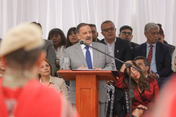 Ricardo Quintela: “Queremos comprometernos que en nuestra próxima gestión, a la culminación del 2027, no quede un solo empleado precarizado en nuestra provincia”.