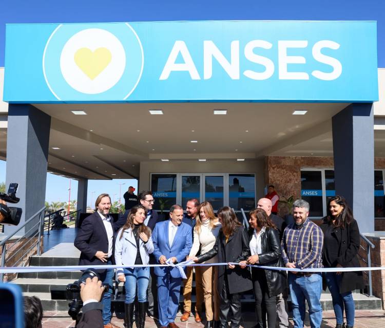 Capital: El gobernador inauguró nueva oficina de ANSeS en el Parque de la Familia.
