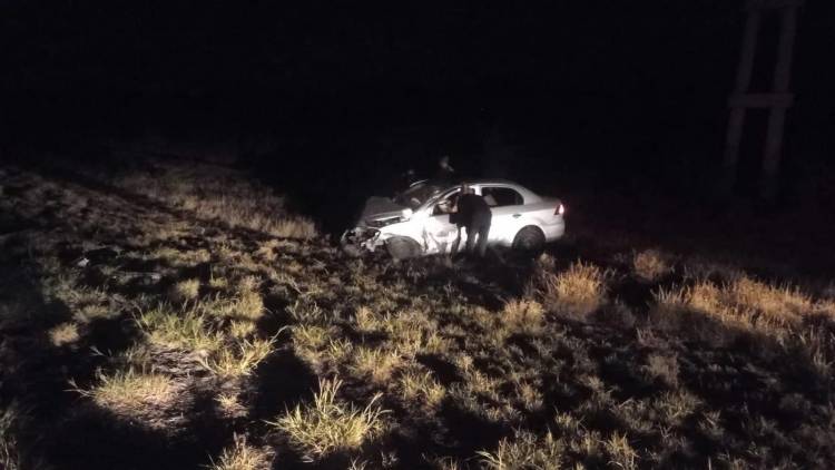 Siniestro vial en Capayán: un automóvil, proveniente de La Rioja, estuvo involucrado en un choque frontal donde una persona perdió la vida.