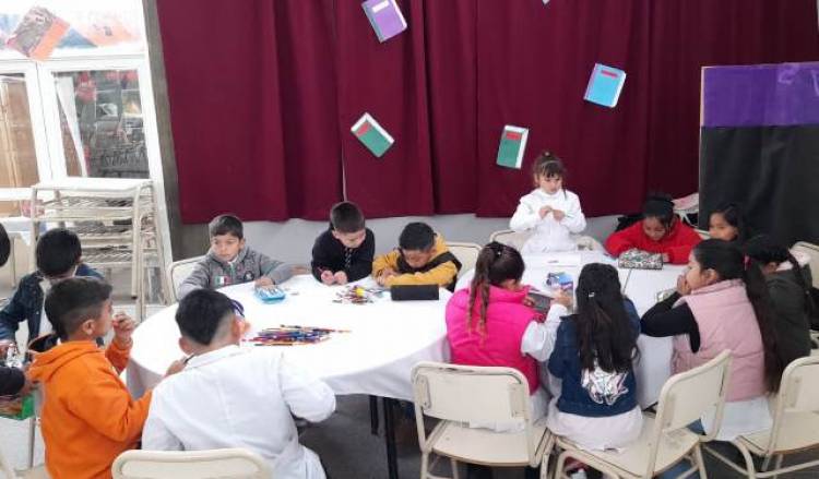 Desiderio Tello: Se realizó la 1º Feria Escolar del Libro del Colegio Secundario.