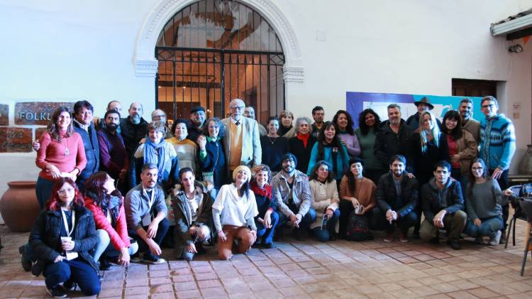 Poetas del norte grande conformaron el 1° Encuentro en la “Feria del Libro” La Rioja.