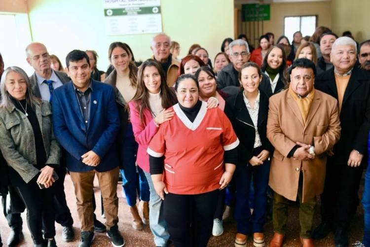Arauco: Florencia López entregó ecógrafo doppler y electro cardiógrafo al hospital San Nicolas.