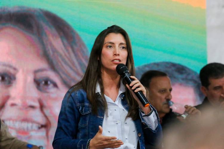 Florencia López: "¡Permítanme ser esa voz fuerte en el Senado para defender a La Rioja!"