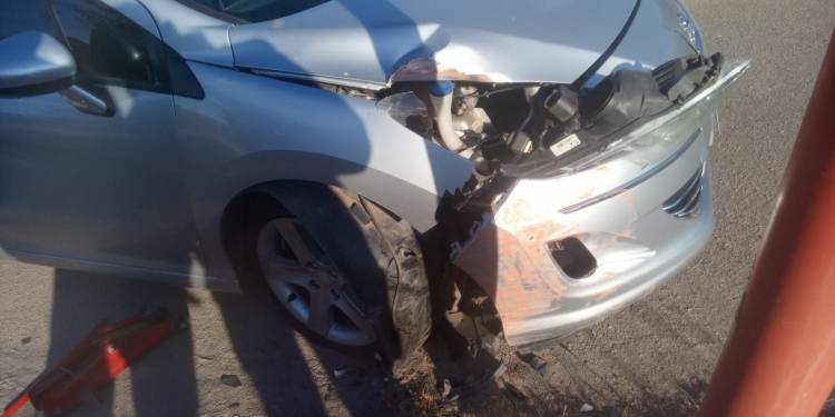 Ulapes: Un conductor cordobés chocó contra un poste de luz