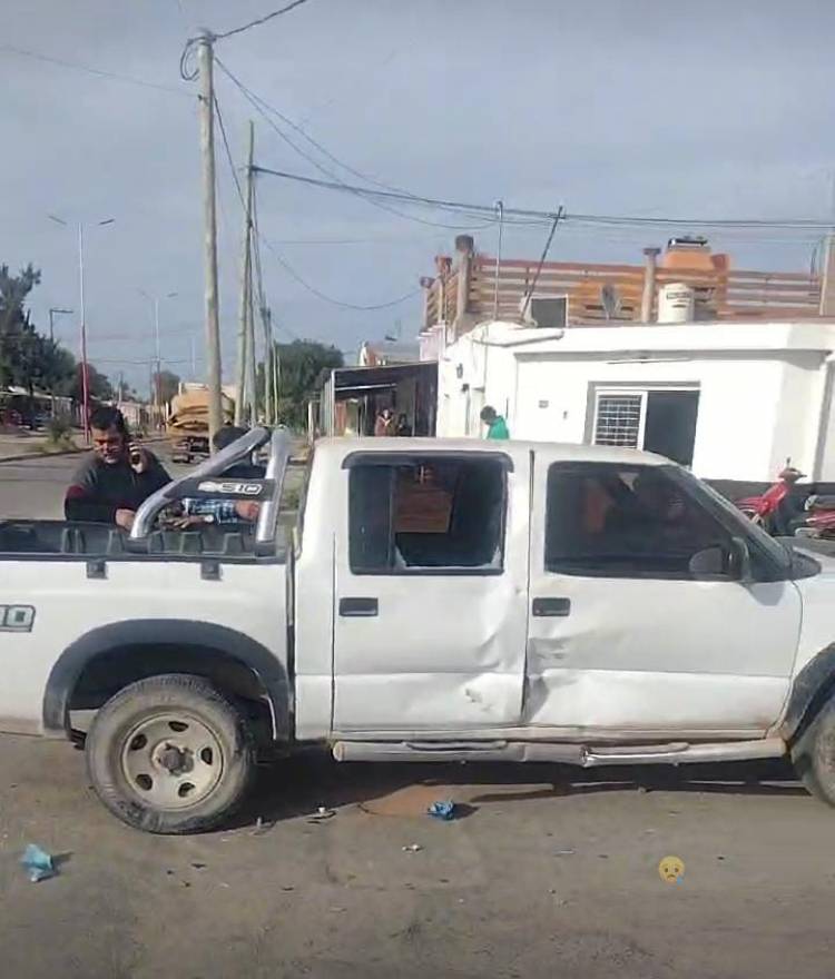 Chepes: motociclista colisiona con camioneta por Av. Belgrano