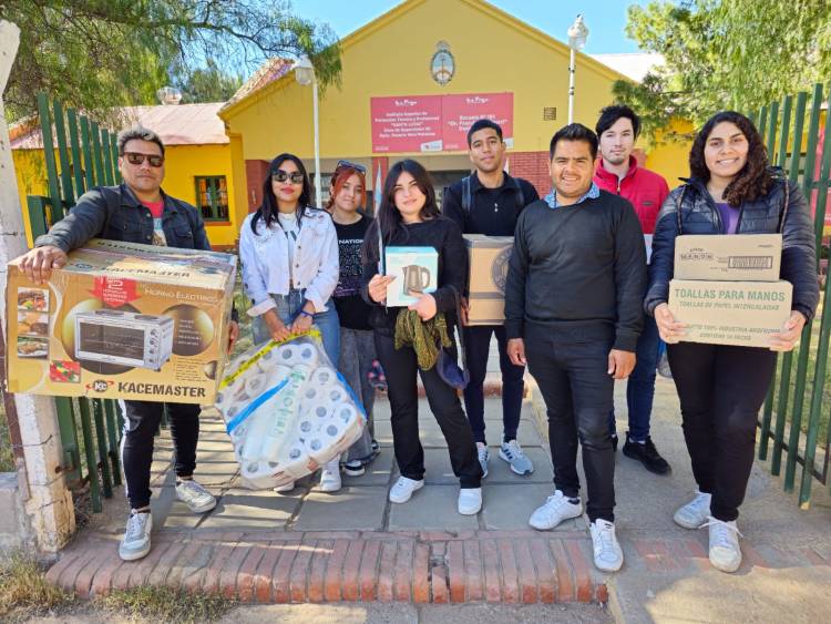 Desiderio Tello: Dirección de Juventudes y Desarrollo Social hicieron entrega de insumos para cantina escolar