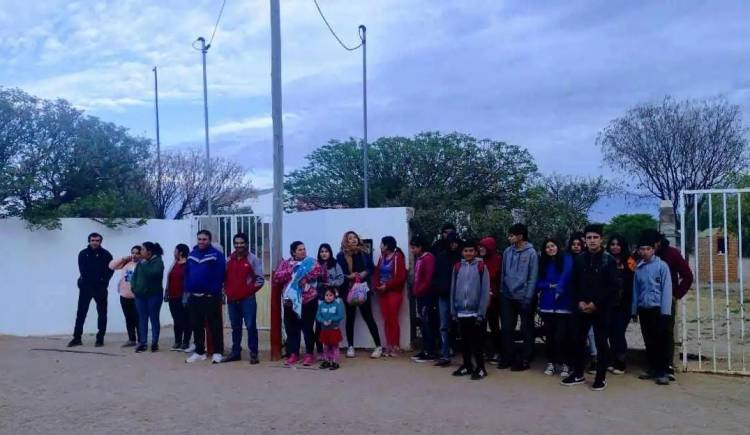 Padres tomaron la escuela Agrotécnica de El Totoral en reclamo del mal estado de la institución