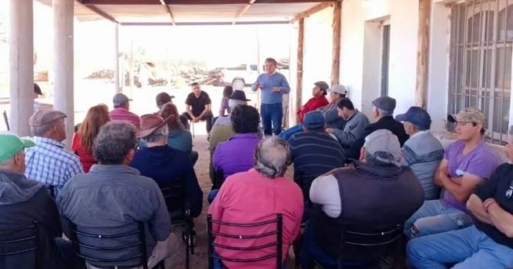 Campo Sol de Mayo: reunión informativa con productores de la región