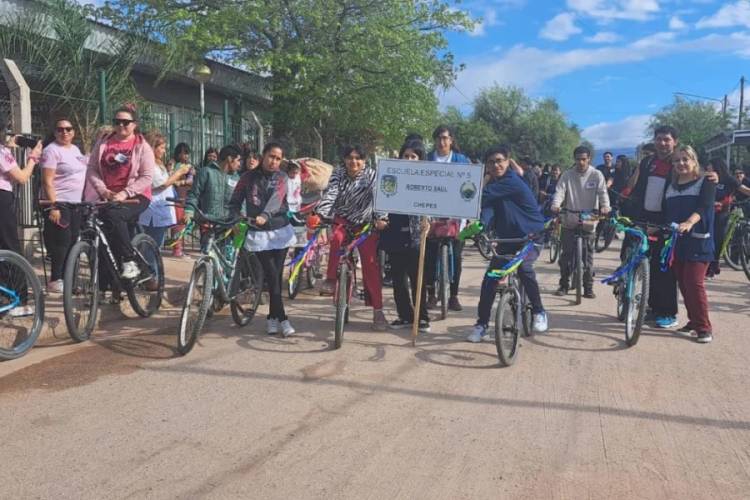 Chepes: La Escuela Especial vivió su esperada bicicleteada