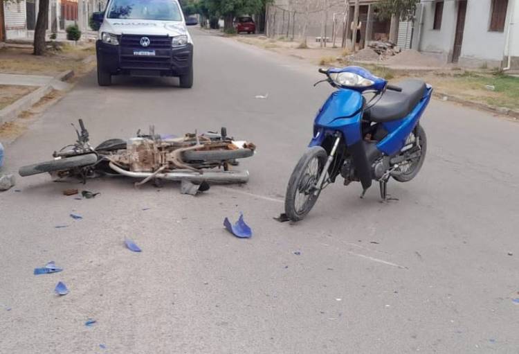Chepes: accidente de tránsito entre dos motocicletas