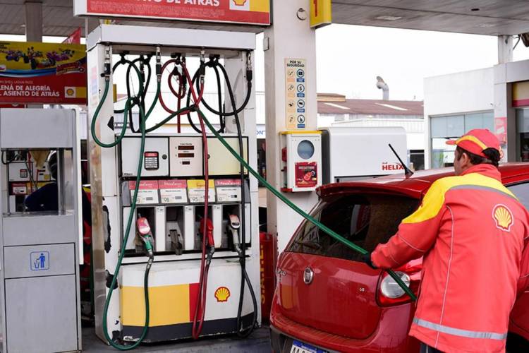Chepes: Shell bajó el precio de sus combustibles