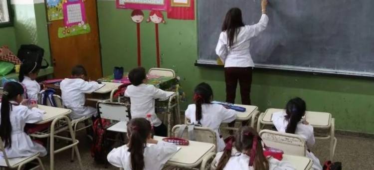 Escuelas públicas: en la provincia 6 de cada 10 docentes son suplentes