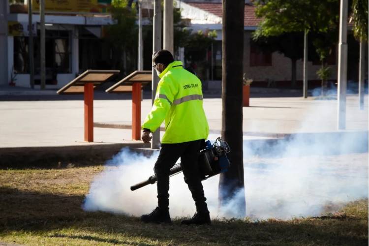 Chepes: Campaña de fumigación en espacios verdes de la ciudad