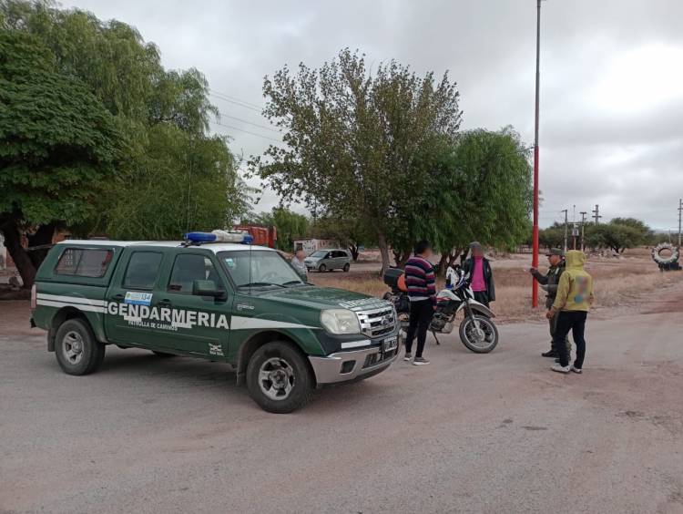 Chepes: Detuvieron motociclista que viajaba hacia Río Negro con estupefacientes