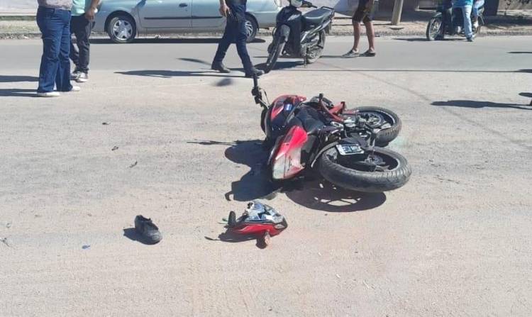 Chepes: motocicleta impacta con camioneta en el sector suroeste de la ciudad